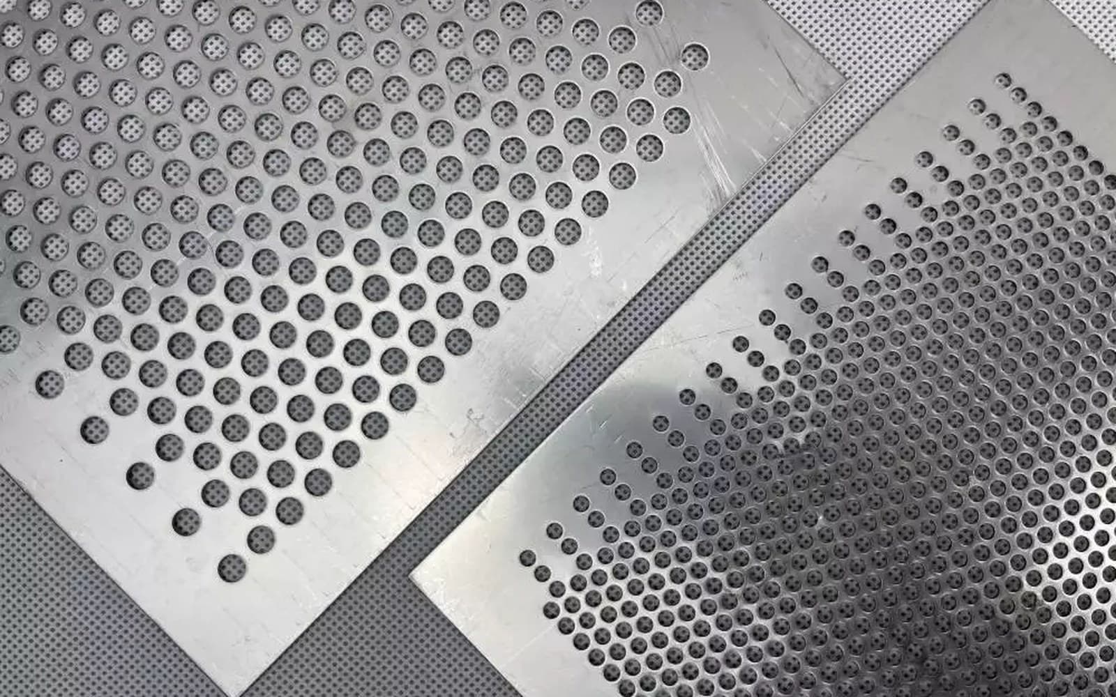 Welded wire mesh roll with regular openings for screening and filtration